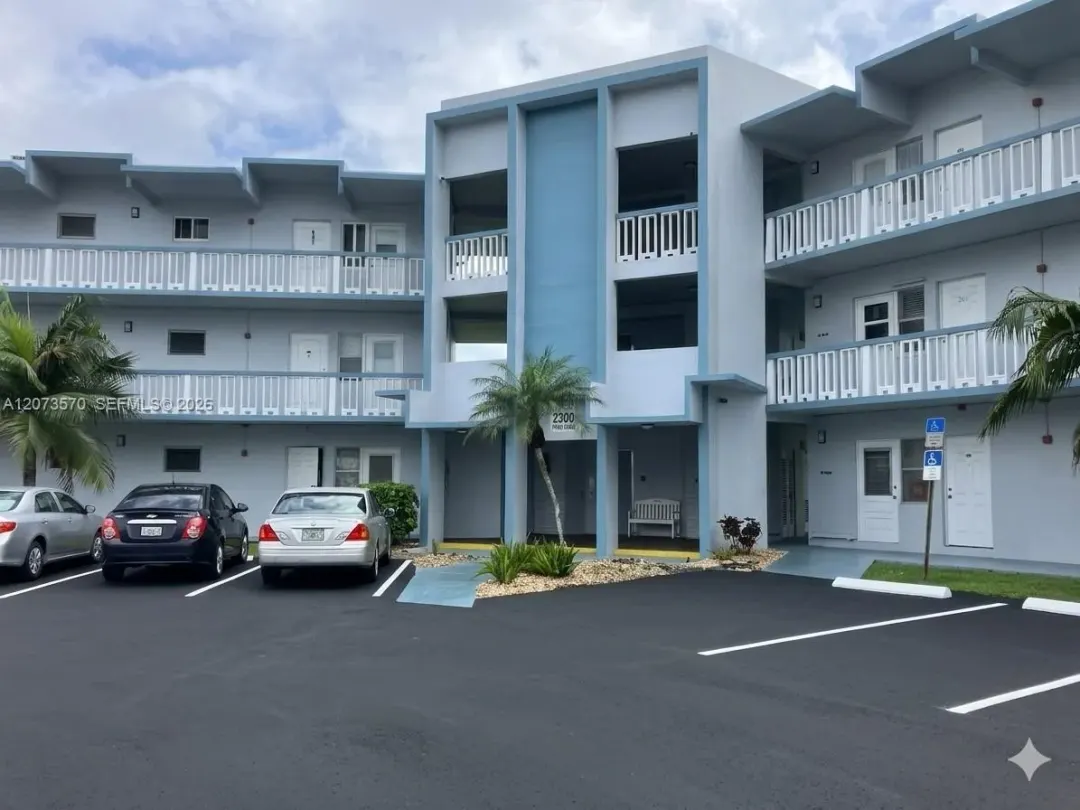 Address Withheld, Unit 203, Hollywood, FL, 33021