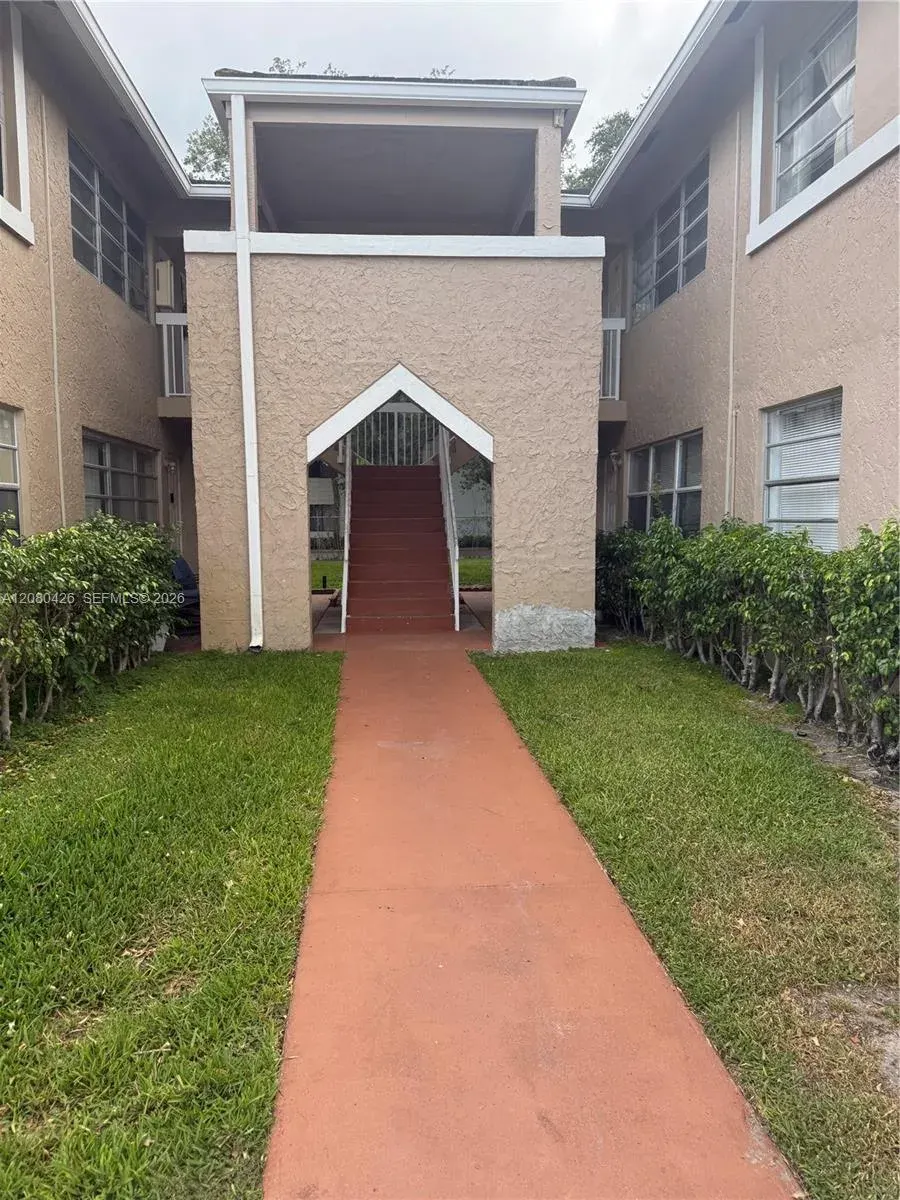 838 Twin Lakes Drive, Unit 19-e, Coral Springs, FL, 33071