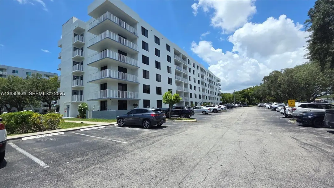 901 Hillcrest Drive 215, Hollywood, FL 33021