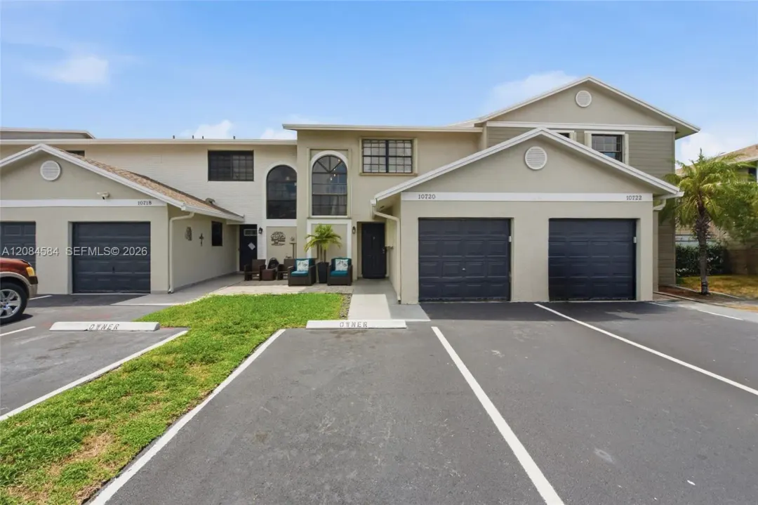 10720 NW 11th Street, Pembroke Pines, FL 33026