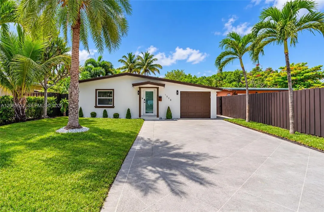 1525 NE 18th Avenue, Fort Lauderdale, FL 33304