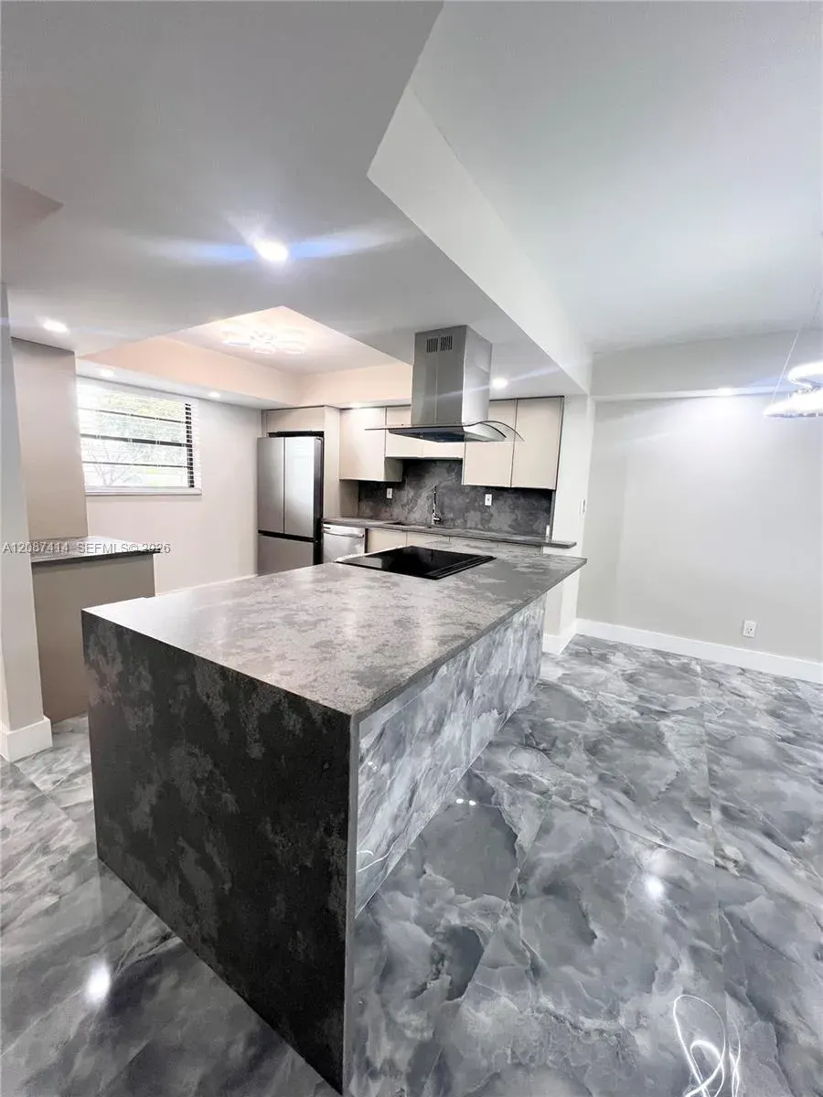 4930 E Sabal Palm Boulevard 206, Tamarac, FL 33319
