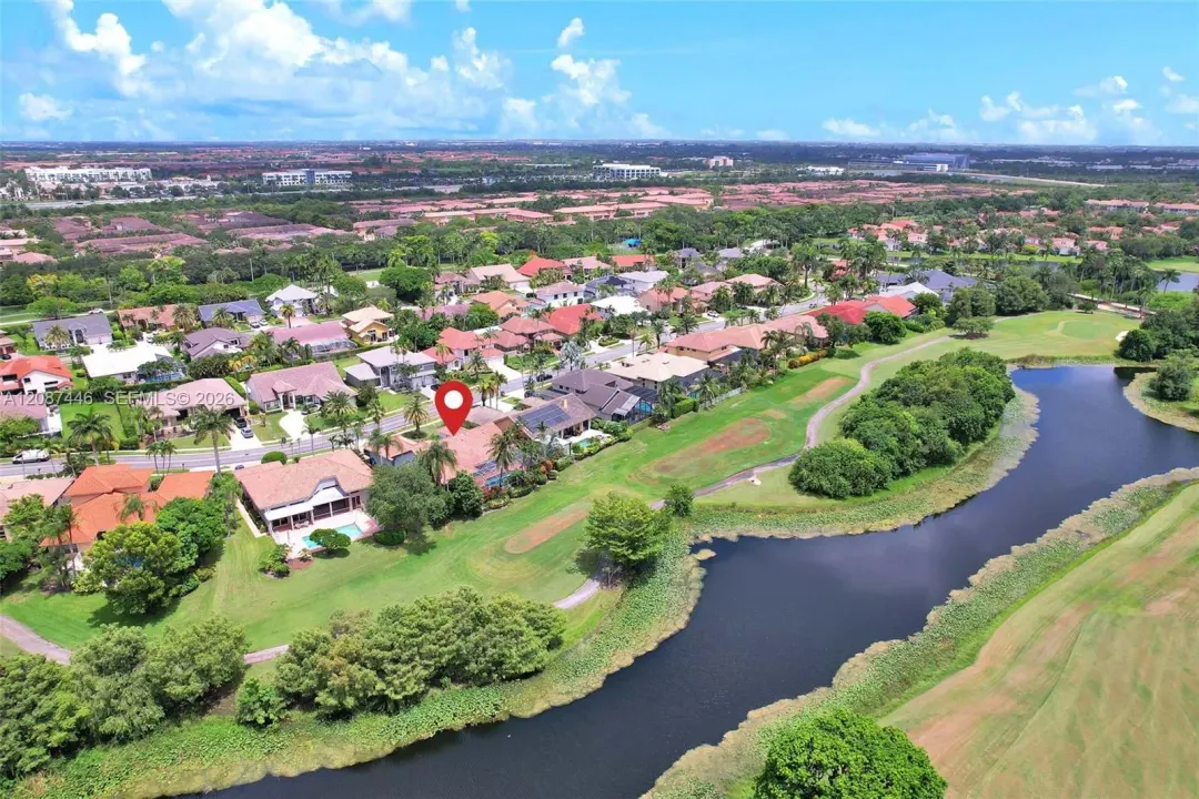 560 W Cypress Pointe Drive W, Pembroke Pines, FL 33027