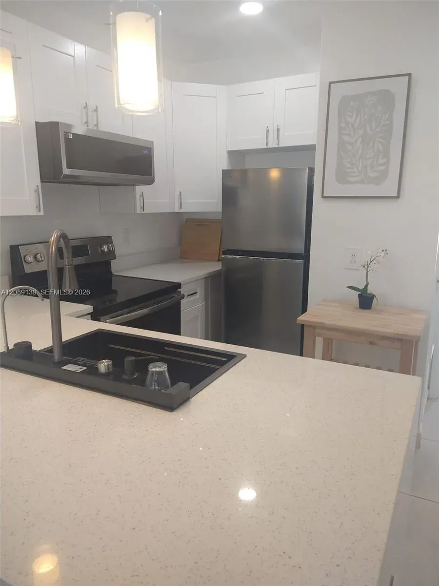 600 Layne Boulevard 122, Hallandale Beach, FL 33009