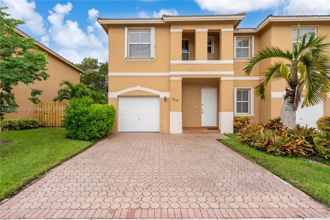 916 NW 135th Terrace, Pembroke Pines, FL 33028