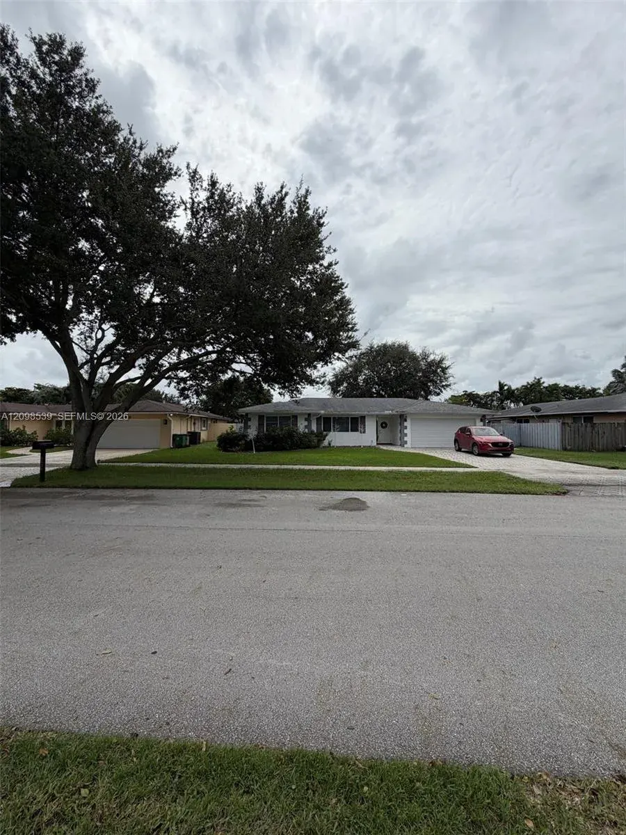 8410 SW 26th Place, Davie, FL 33328