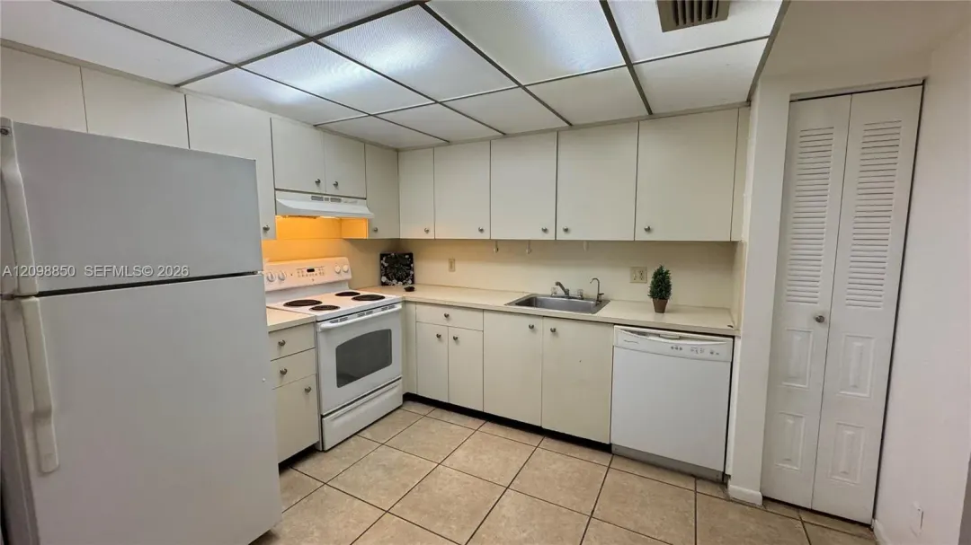 251 SW 132nd Way 410h, Pembroke Pines, FL 33027