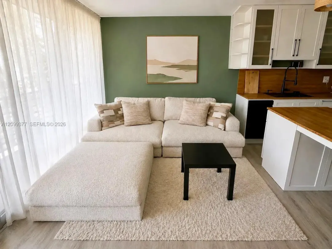 Address Withheld, Fort Lauderdale, FL 33304
