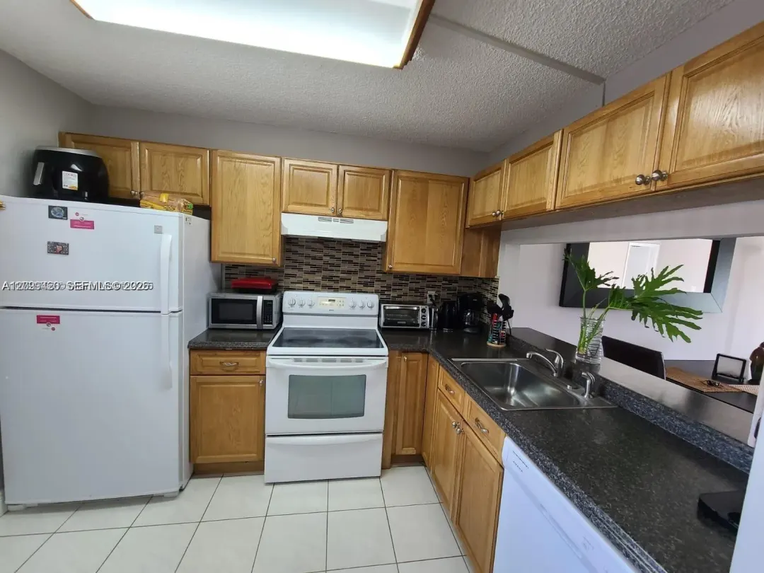 165 NW 93rd Avenue 102, Pembroke Pines, FL 33024