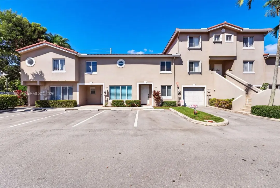 105 Riviera Circle, Weston, FL 33326