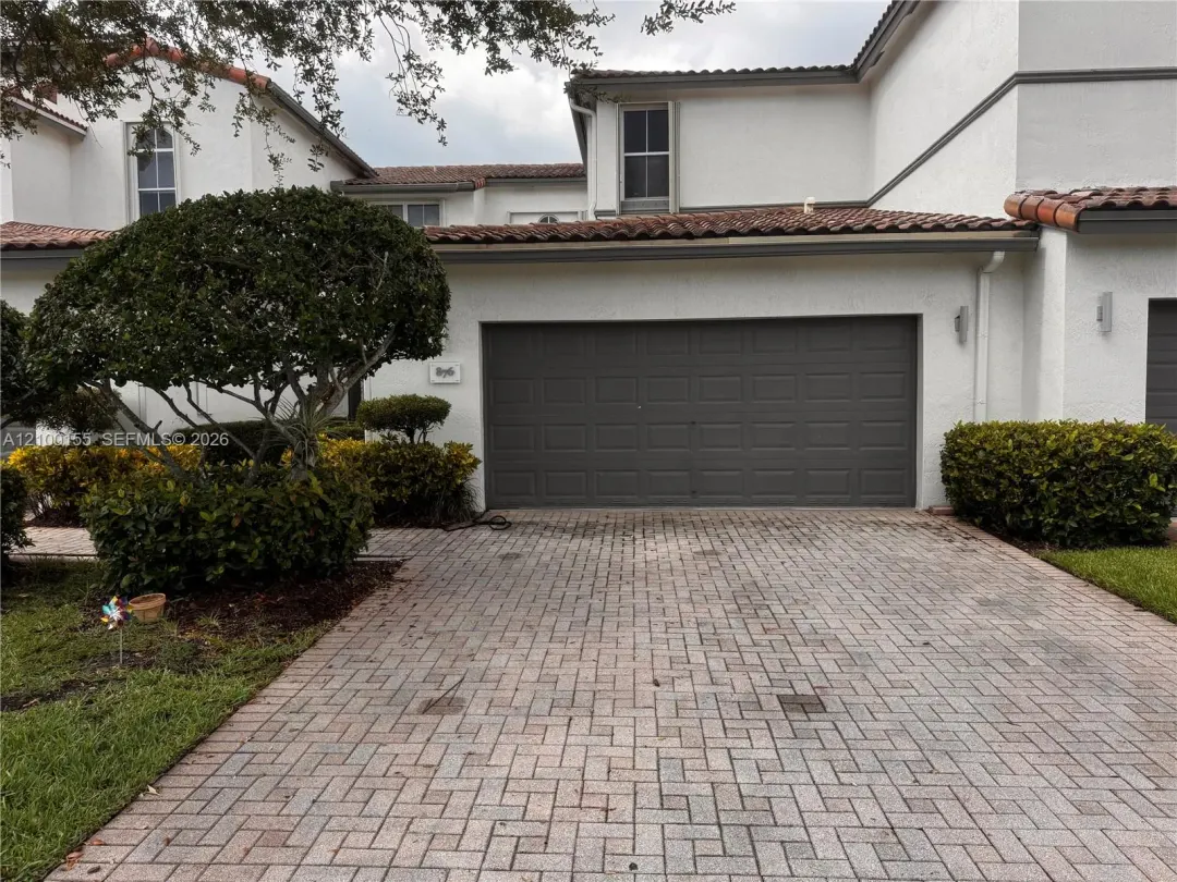 876 W Spinnaker Drive W, Hollywood, FL 33019