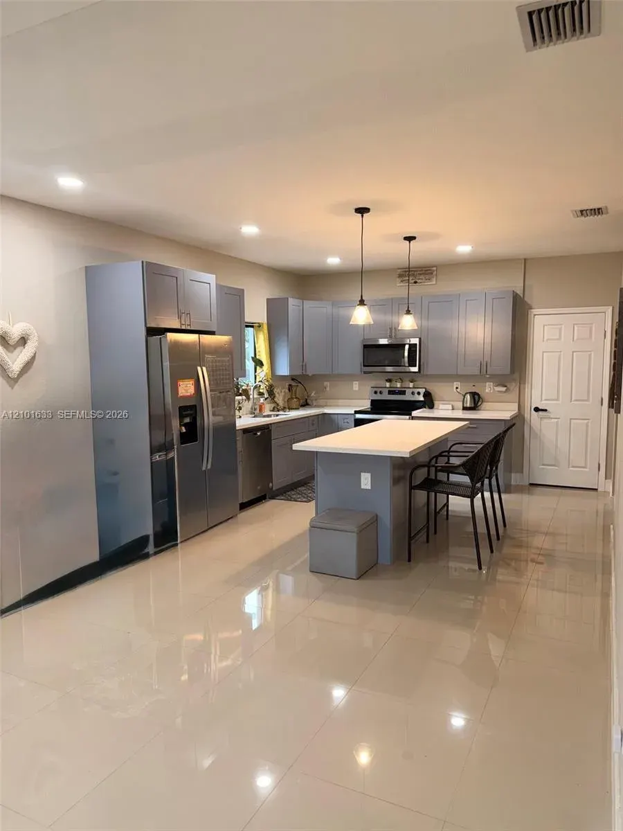 Address Withheld, Hallandale Beach, FL 33009