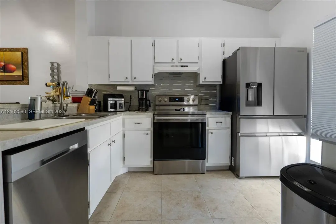 2720 S Oakland Forest Drive 1004, Oakland Park, FL 33309