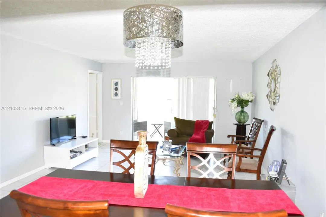 9020 Sunrise Lakes Boulevard 304, Sunrise, FL 33322