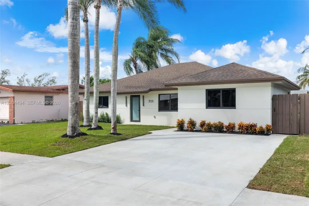 711 NW 8th Avenue, Dania Beach, FL 33004