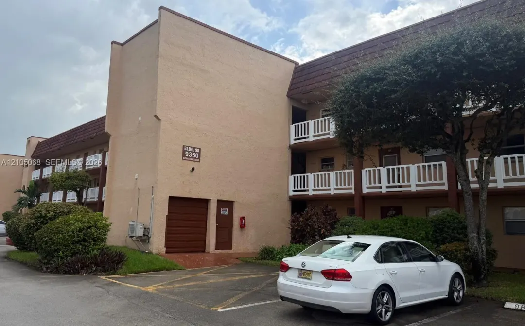 9350 Sunrise Lakes Boulevard 201, Sunrise, FL 33322