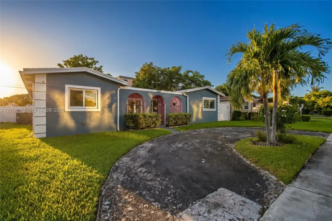 4200 NW 42nd Street, Lauderdale Lakes, FL 33319
