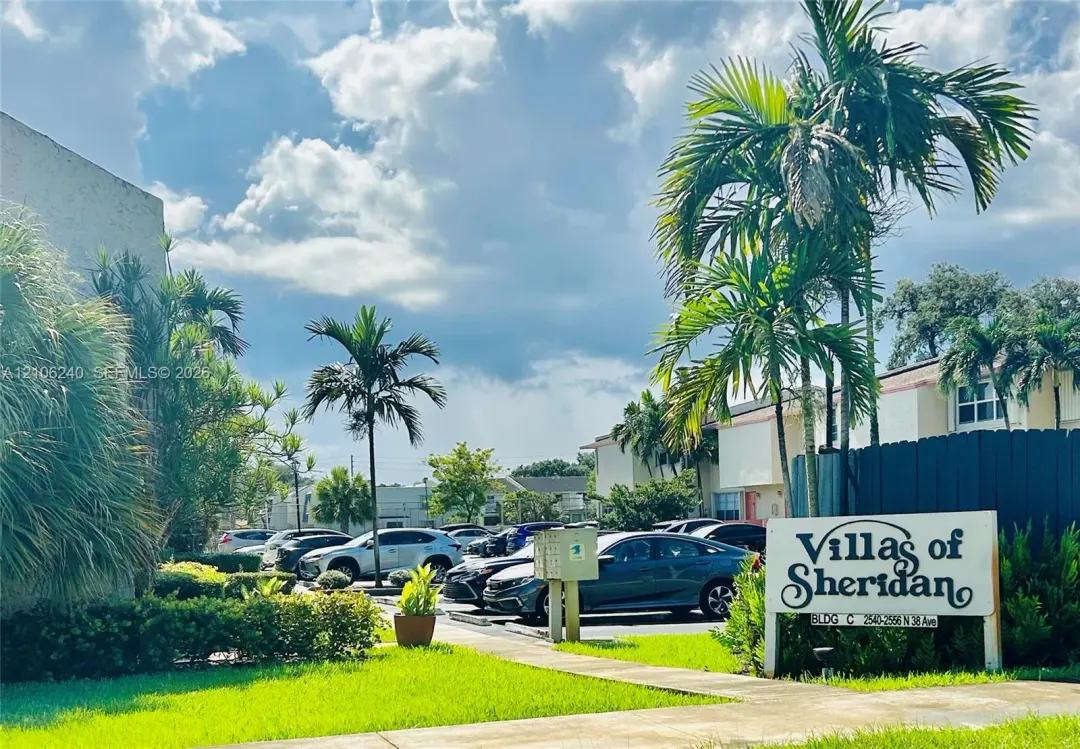 2554 N 38th Avenue, Hollywood, FL 33021