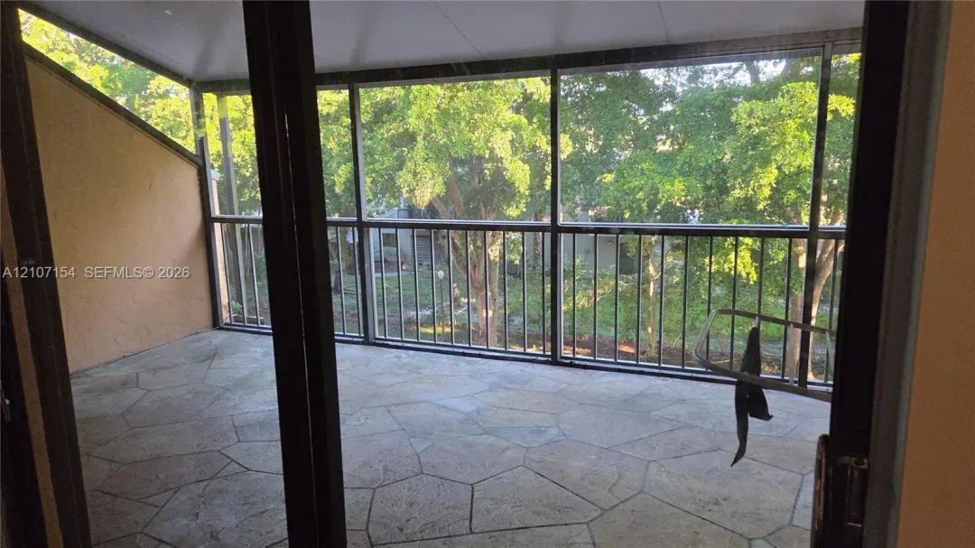 450 Commodore Drive 311, Plantation, FL 33325