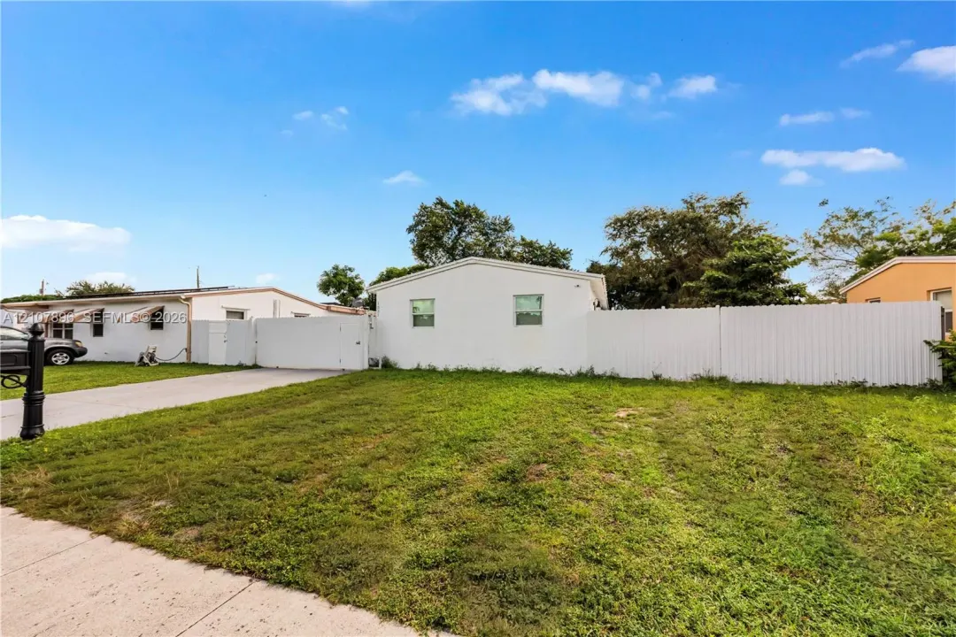 1331 N 69th Way, Hollywood, FL 33024