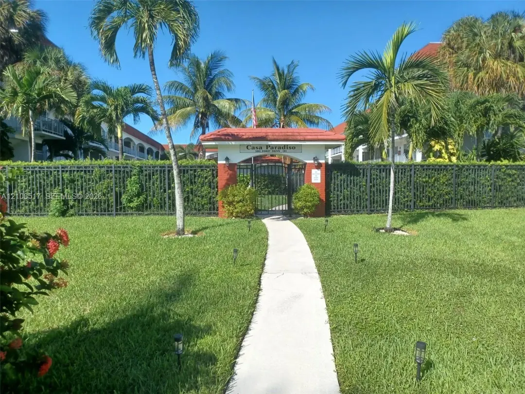 541 Blue Heron Drive 204, Hallandale Beach, FL 33009