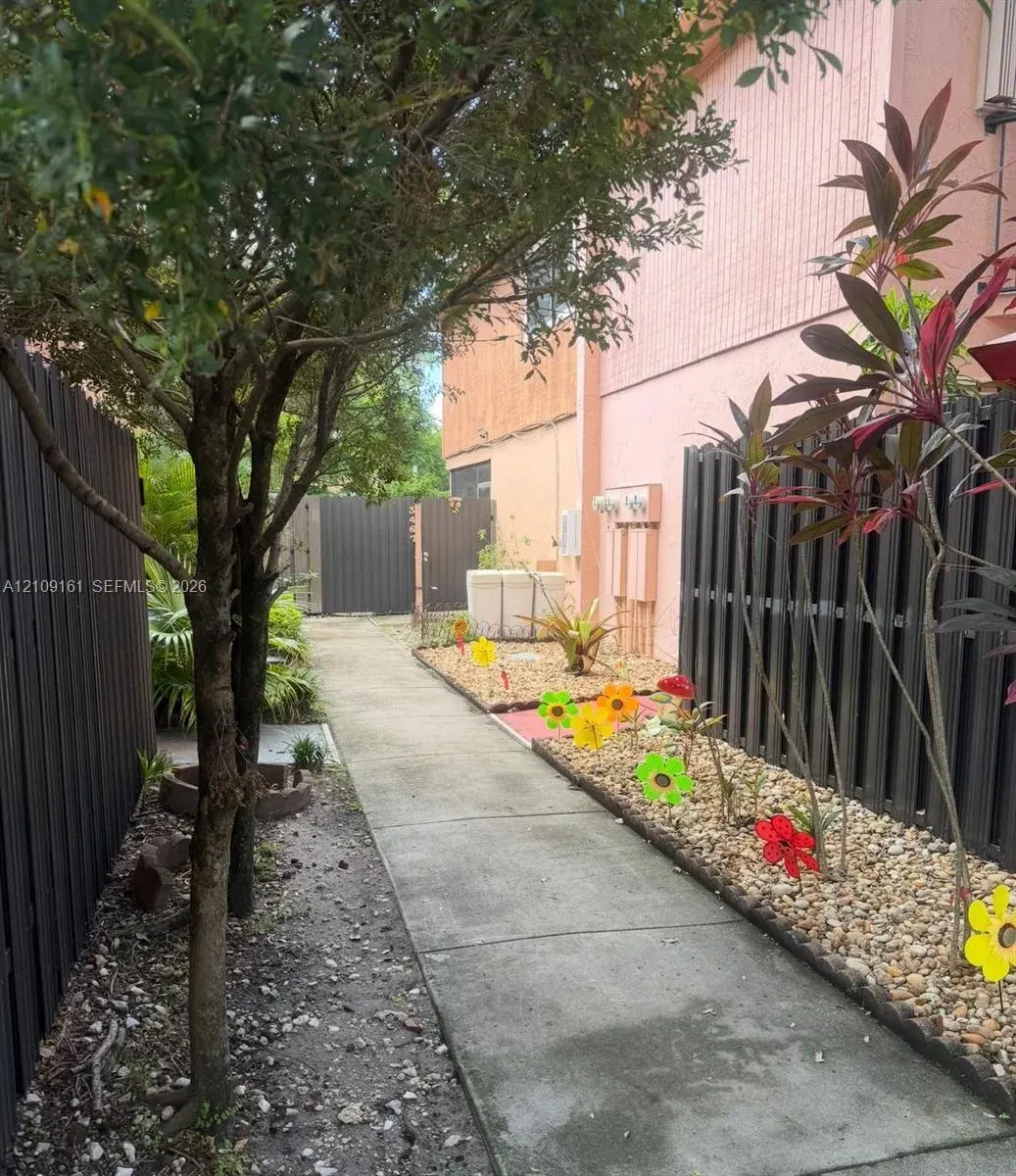 3467 SW 52nd Avenue, Pembroke Park, FL 33023