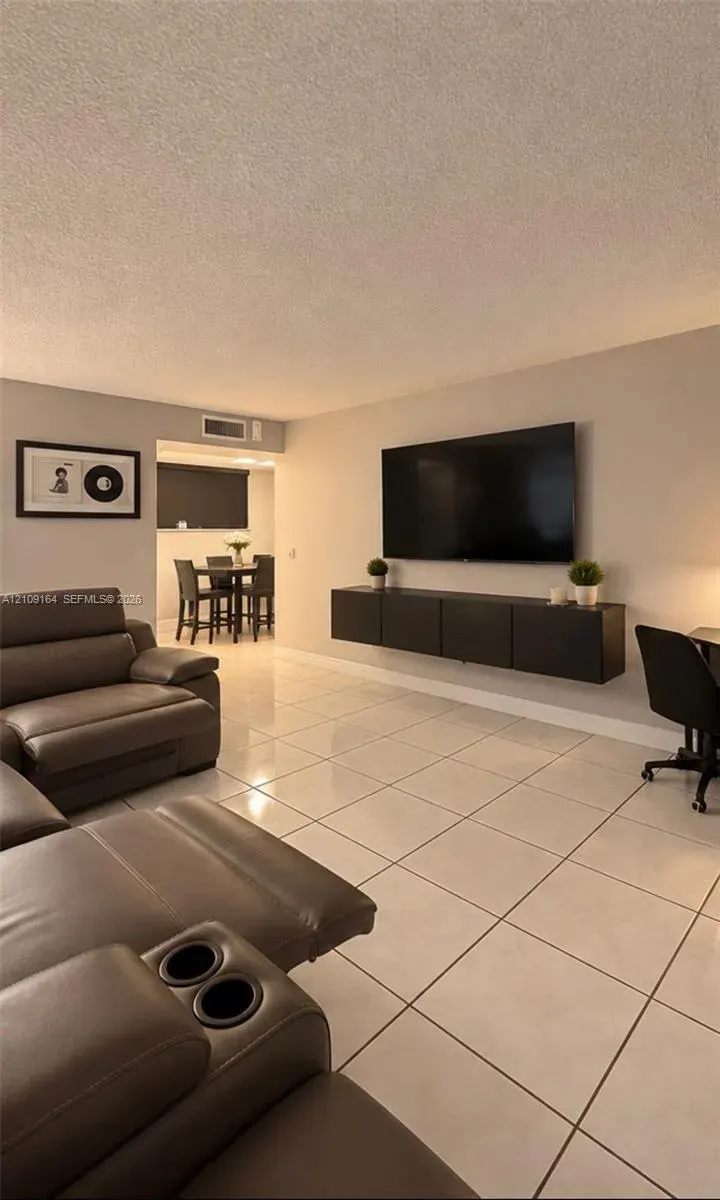 3285 Foxcroft Road E206, Miramar, FL 33025