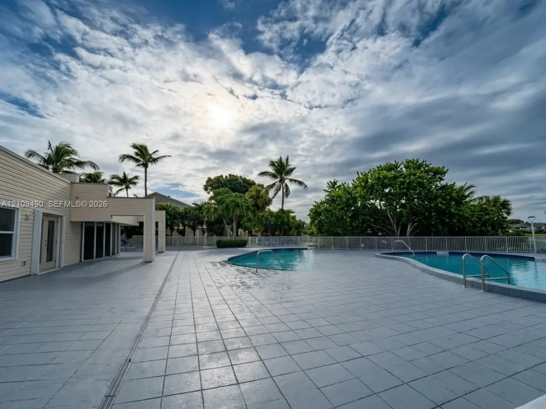 3433 NW 44th Street 108, Oakland Park, FL 33309