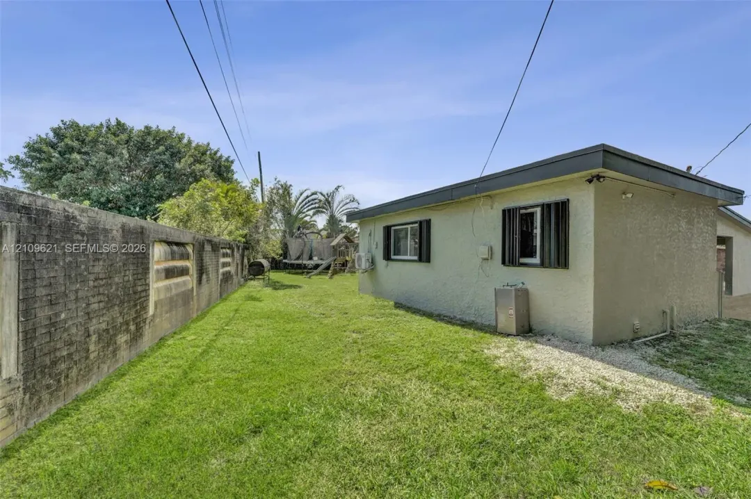 231 SW 64th Way, Pembroke Pines, FL 33023