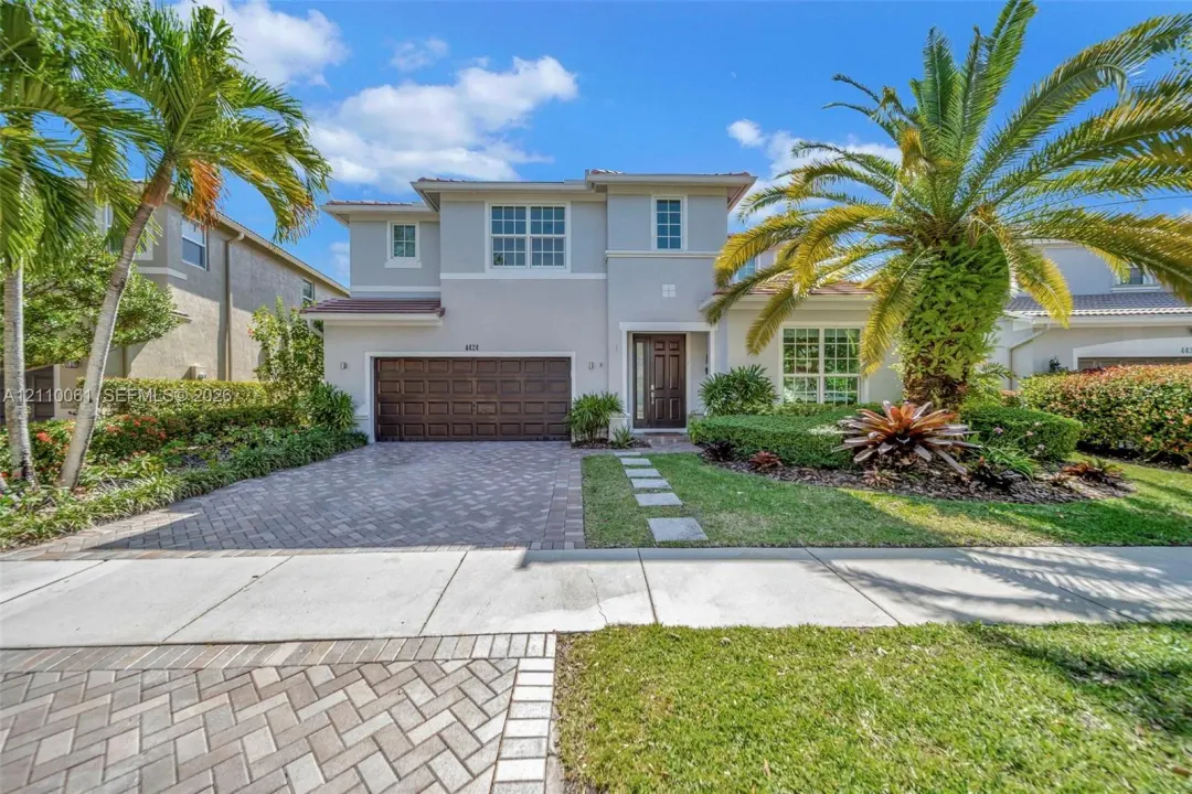 4424 E Whitewater Avenue, Weston, FL 33332