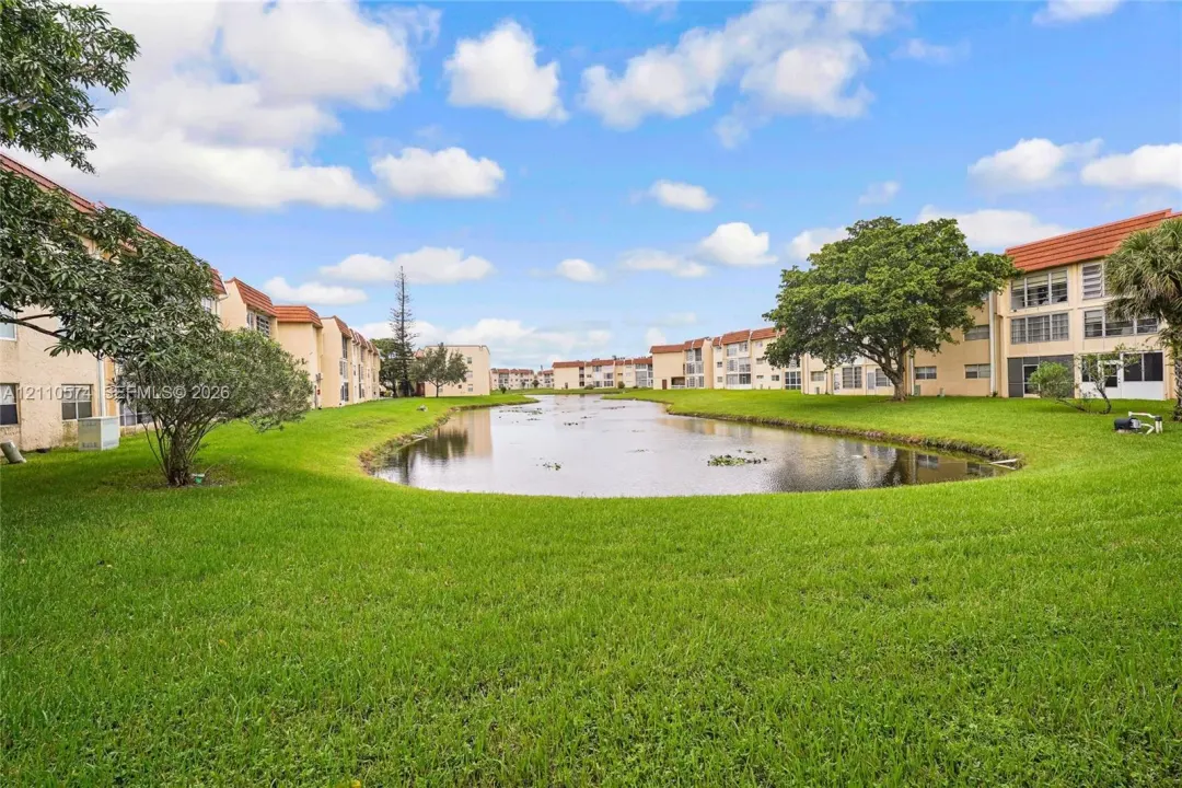 8821 Sunrise Lakes Boulevard 102, Sunrise, FL 33322