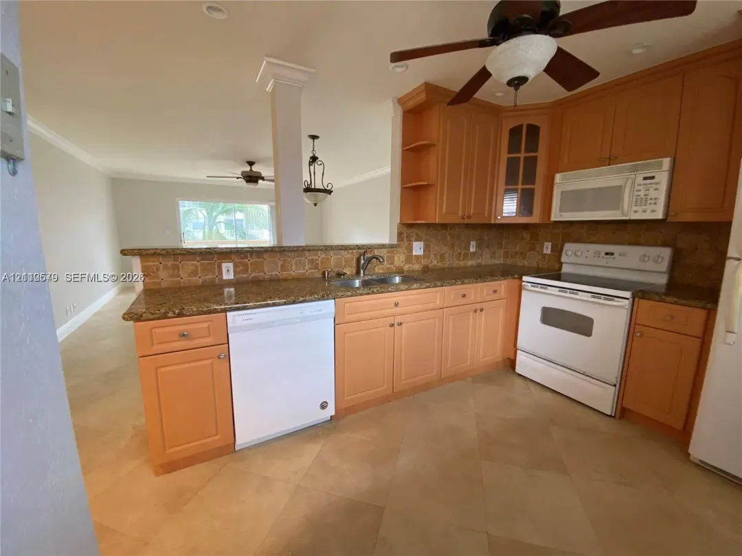 232 NE 12th Avenue 301, Hallandale Beach, FL 33009