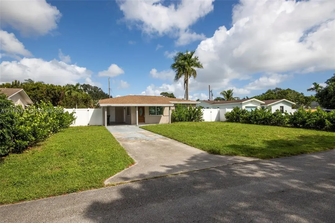5305 Cleveland Road, Delray Beach, FL 33484