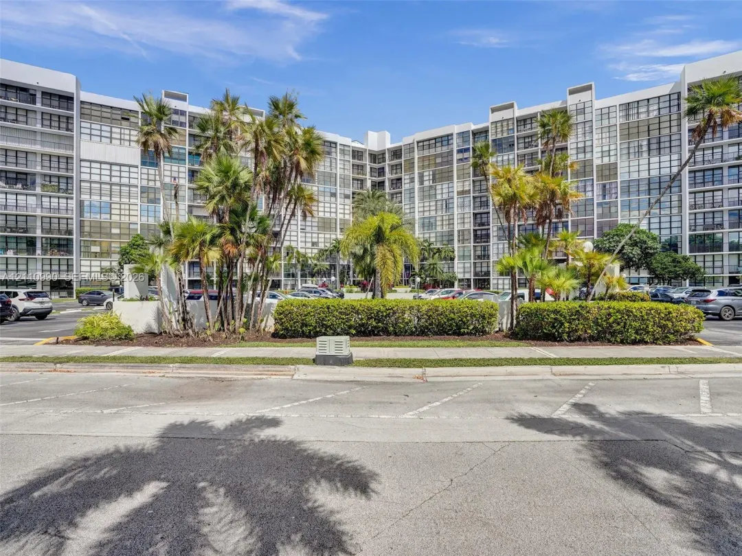 Address Withheld, Hallandale Beach, FL 33009