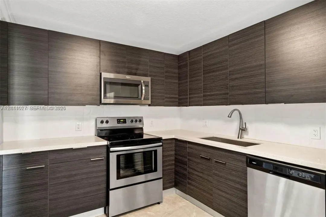 390 Racquet Club Road 202, Weston, FL 33326