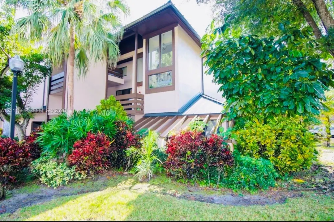 120 SW 96th Terrace 104, Plantation, FL 33324