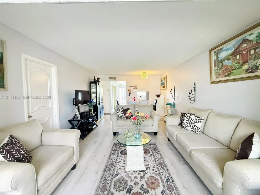 7891 N Sunrise Lakes Drive 310, Sunrise, FL 33322