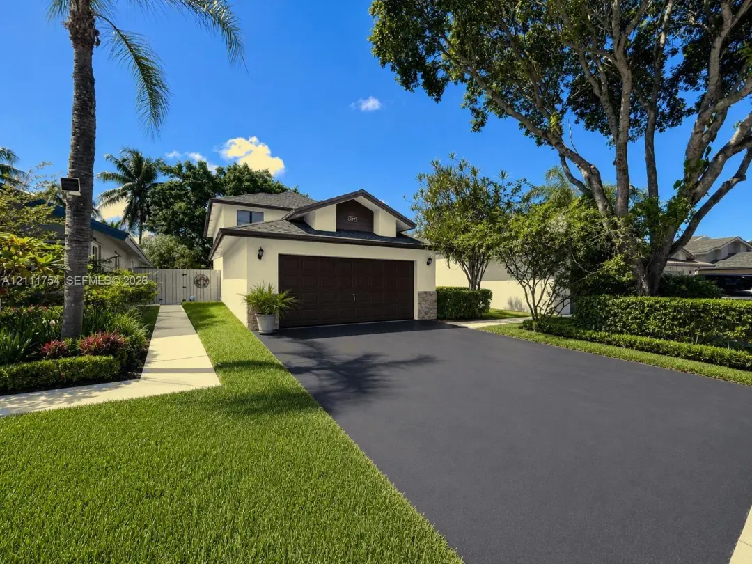 527 Lakeside Circle, Sunrise, FL 33326