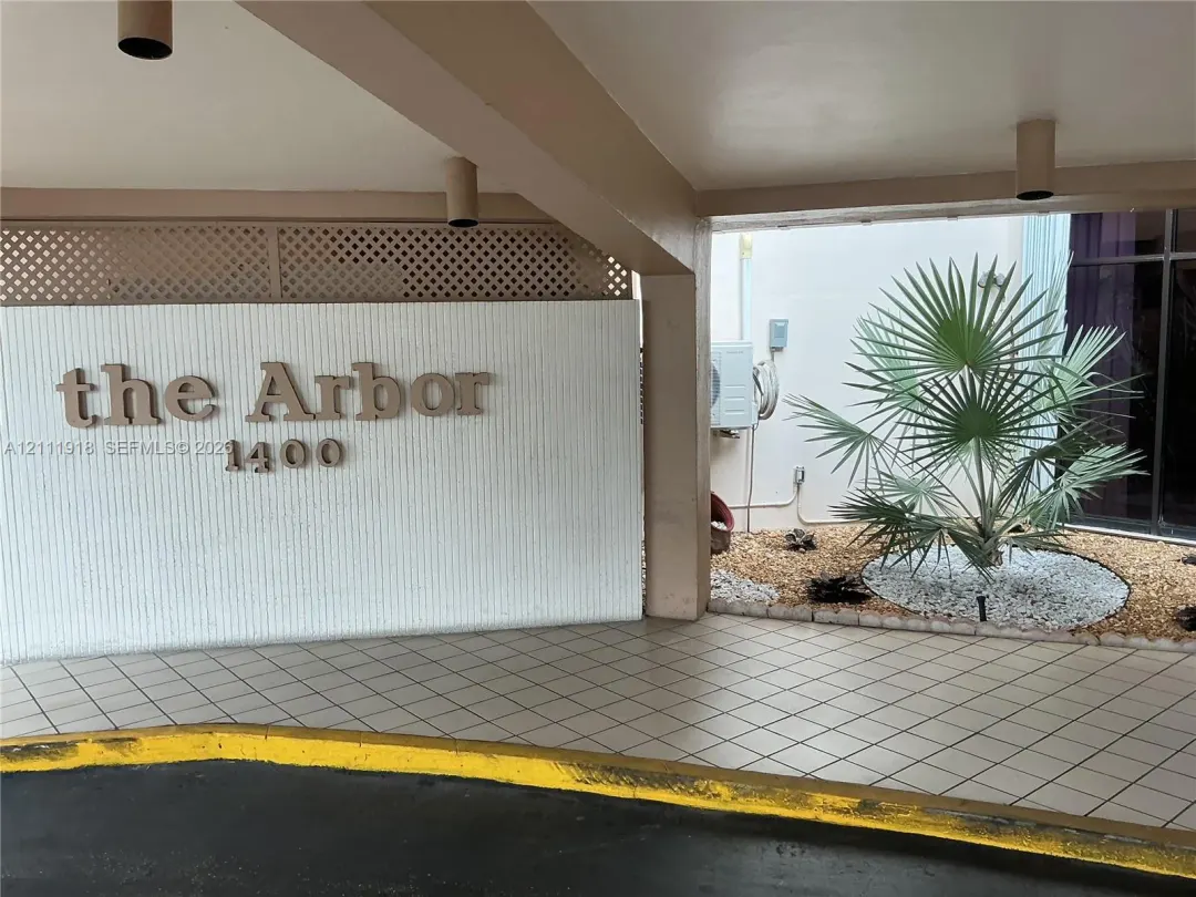1400 Saint Charles Place Ph20, Pembroke Pines, FL 33026