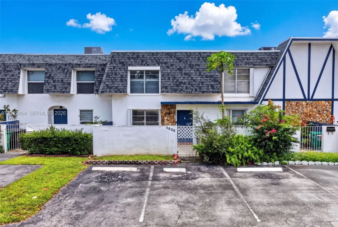 3925 SW 67th Terrace 103, Davie, FL 33314