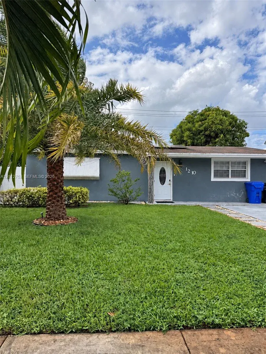 1210 N 71st Avenue, Hollywood, FL 33024