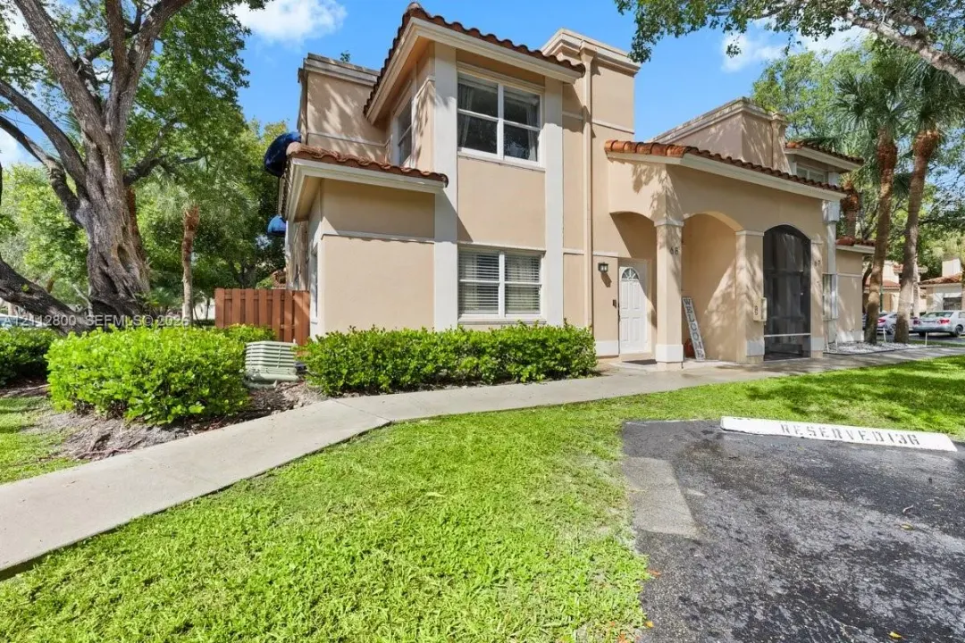 599 Racquet Club Road 68-17, Weston, FL 33326