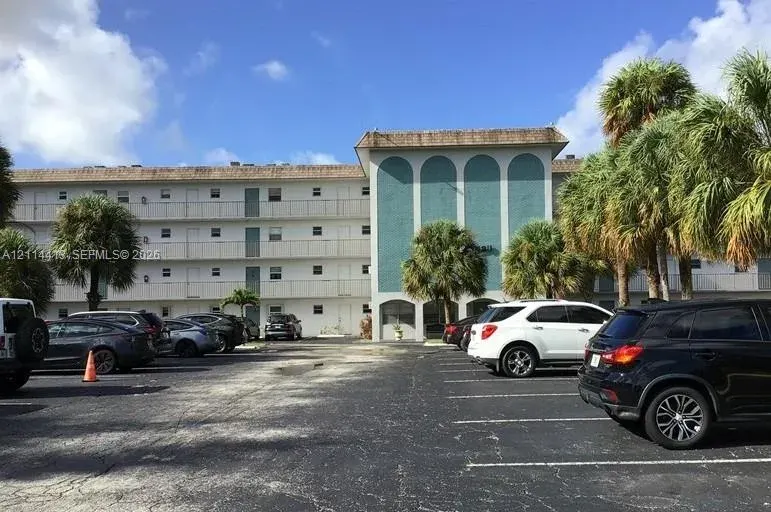 4311 Crystal Lake Drive 219, Deerfield Beach, FL 33064