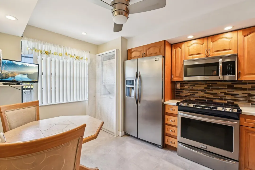 1101 Colony Point Circle 404, Pembroke Pines, FL 33026