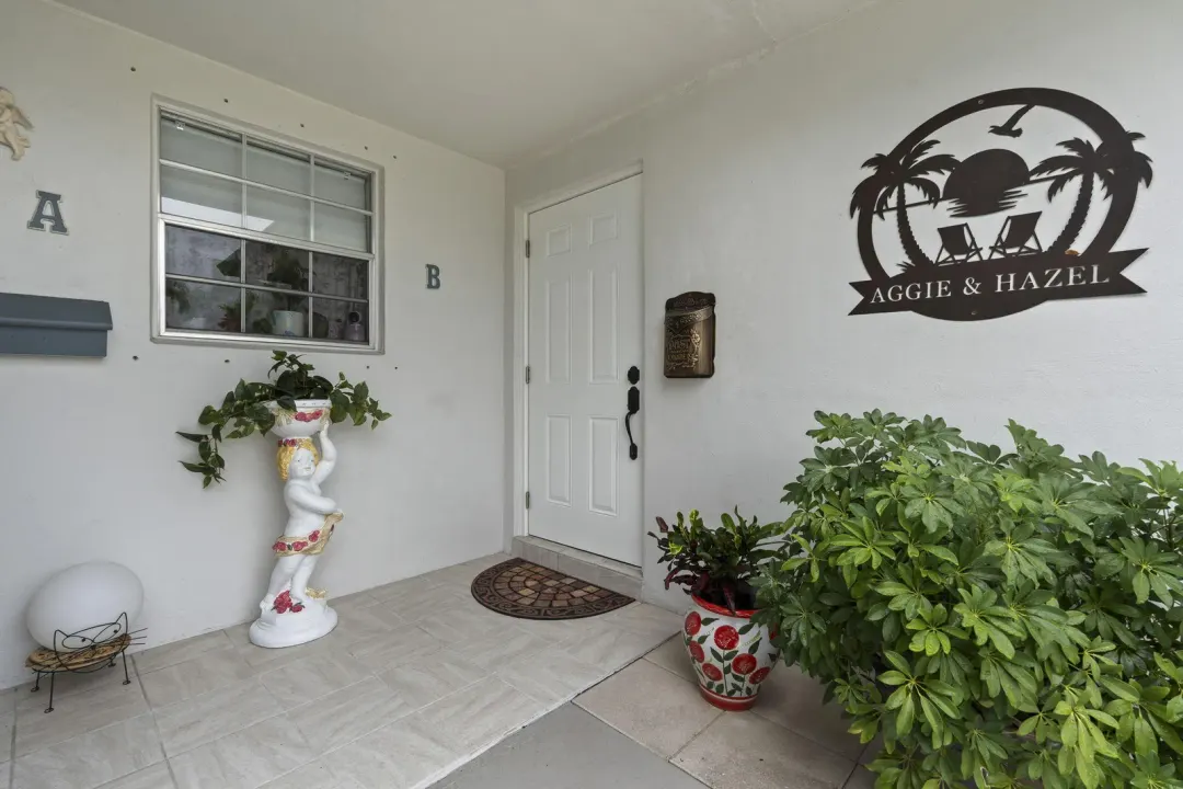 1177 S Drive Circle B, Delray Beach, FL 33445
