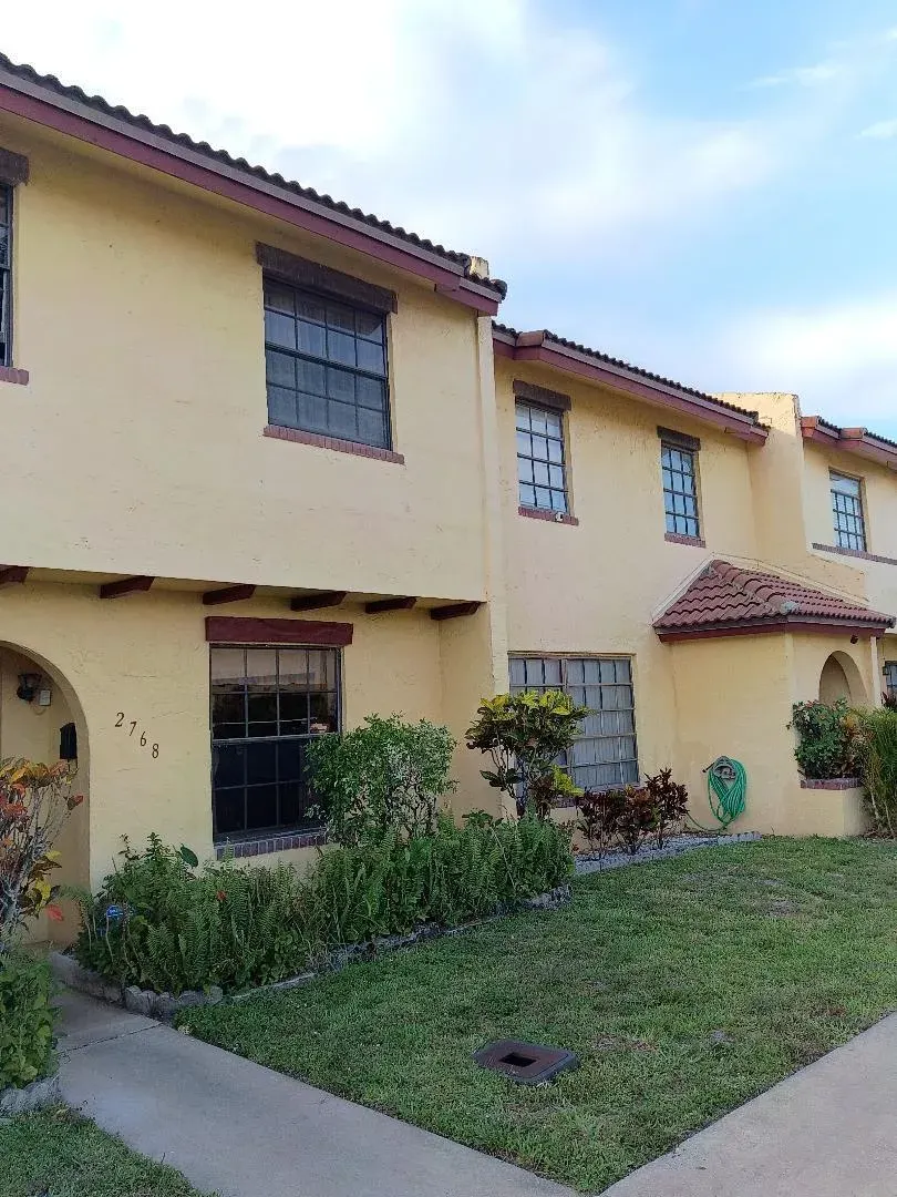 2768 NW 47th Lane 2803, Lauderdale Lakes, FL 33313