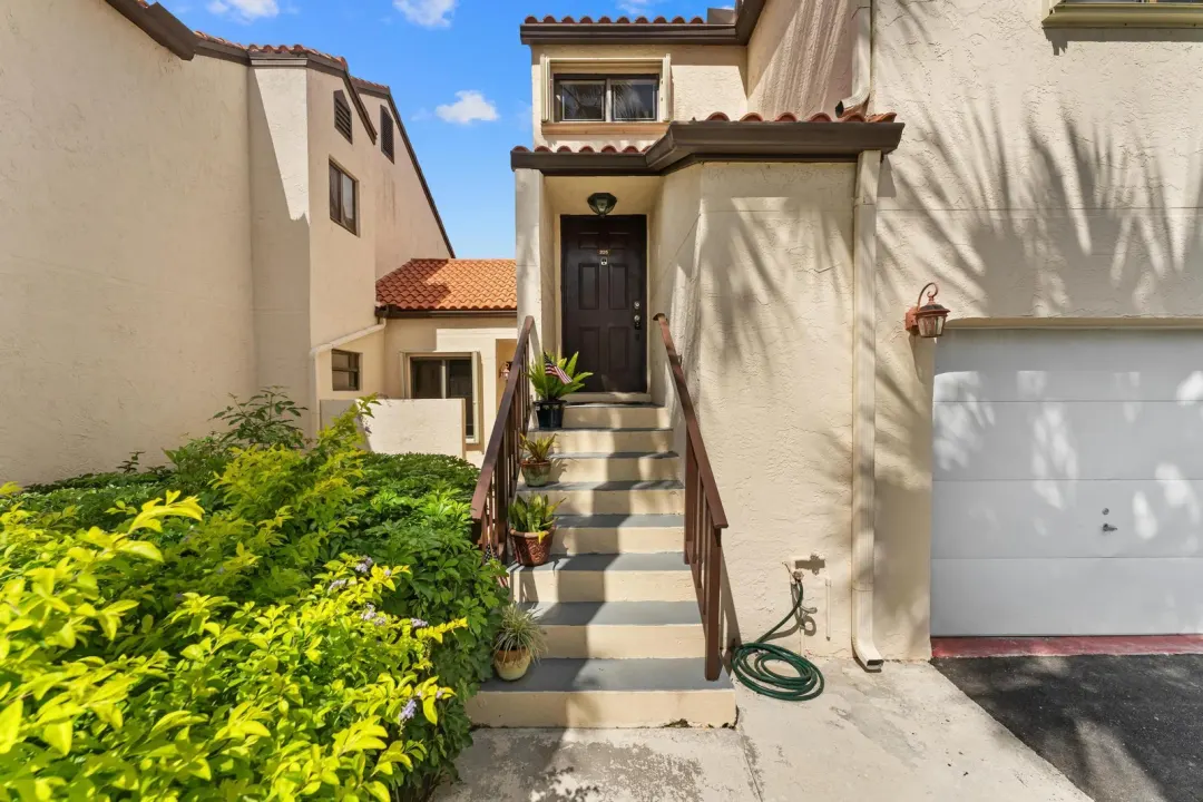 18 Vía De Casas Sur, Unit 205, Boynton Beach, FL, 33426