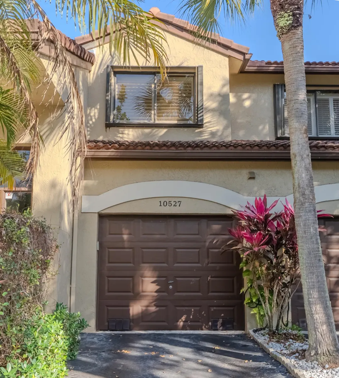 10527 NW 10th Street B-130, Plantation, FL 33322