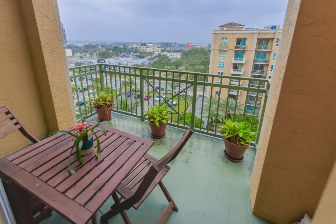 403 S Sapodilla Avenue 817, West Palm Beach, FL 33401