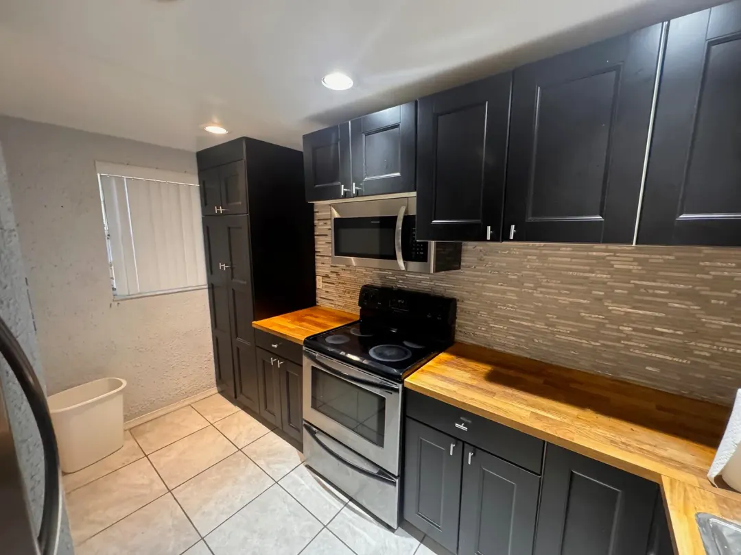 9480 Poinciana Place 310, Davie, FL 33324